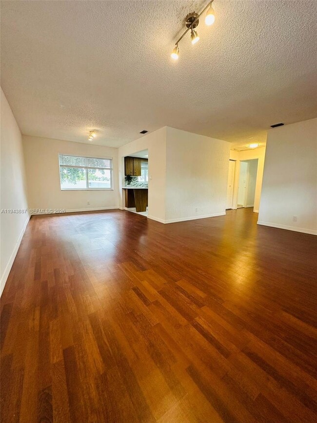 Photo - 414 SE 14th St Unit 6