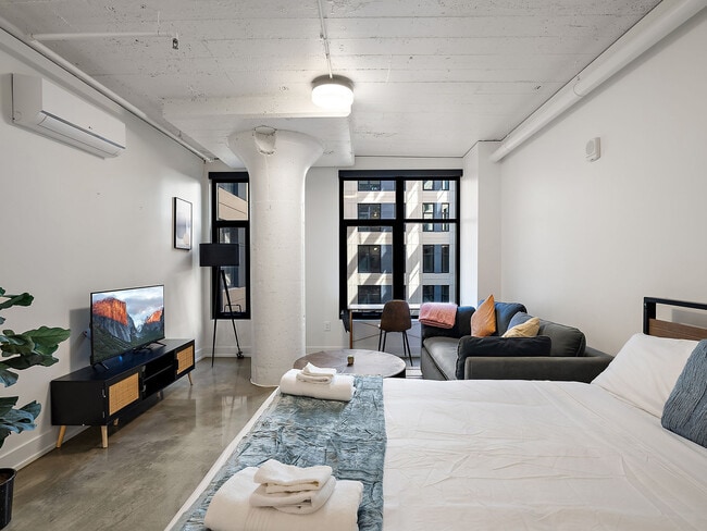 Building Photo - 608 N 3rd St Rental