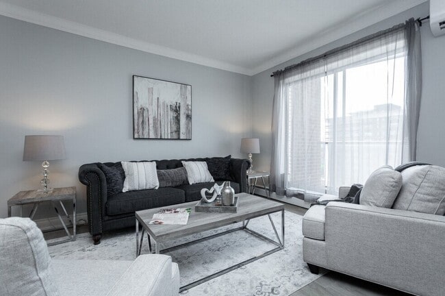 Photo - 160 Hughson St South