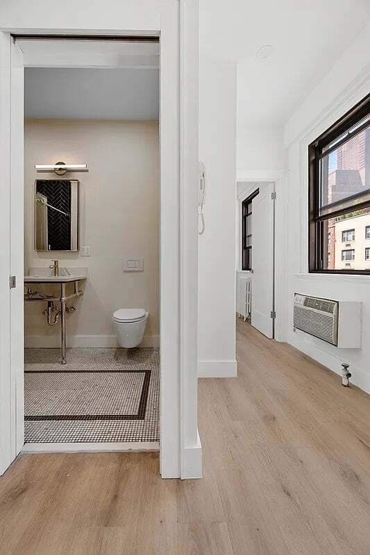 Photo - 138 E 38th St Unit B8