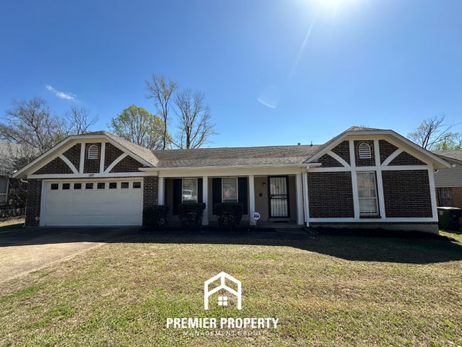 Building Photo - Modern 3BR/2BA Home in 38141 | Vaulted Ceilings, Fireplace & 2-Car Garage
