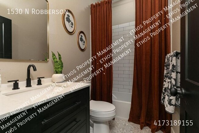 Photo - 1530 N Robberson-