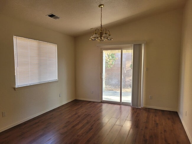 Photo - NW 4 Bedroom 2.5 Bath Home Available now!