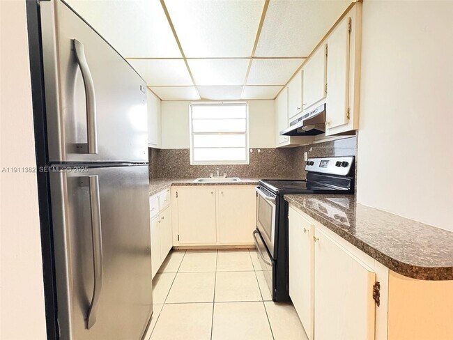 Photo - 725 NE 4th St Unit 204