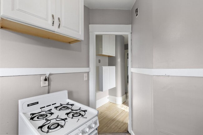 1612 22nd Ave NE Unit 1612 Upper Unit