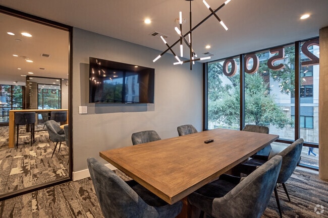 Noble 2500 | Student Housing