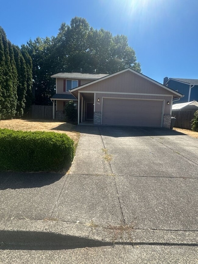 Building Photo - Two Story Home in East Vancouver!