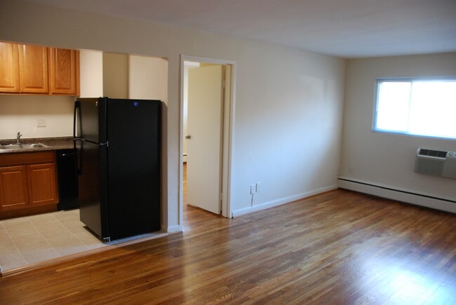 Photo - Clarendon Court Apartments