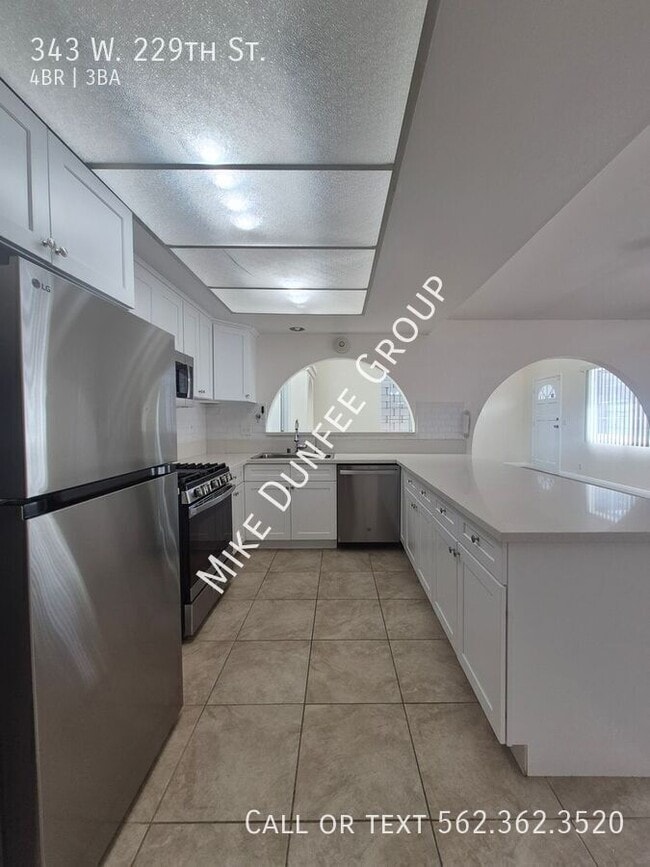 Photo - 343 W 229th St