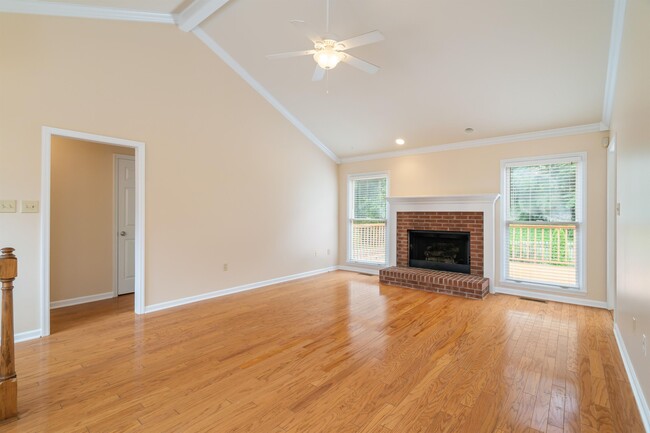 Photo - 8112 Meadowood Ln