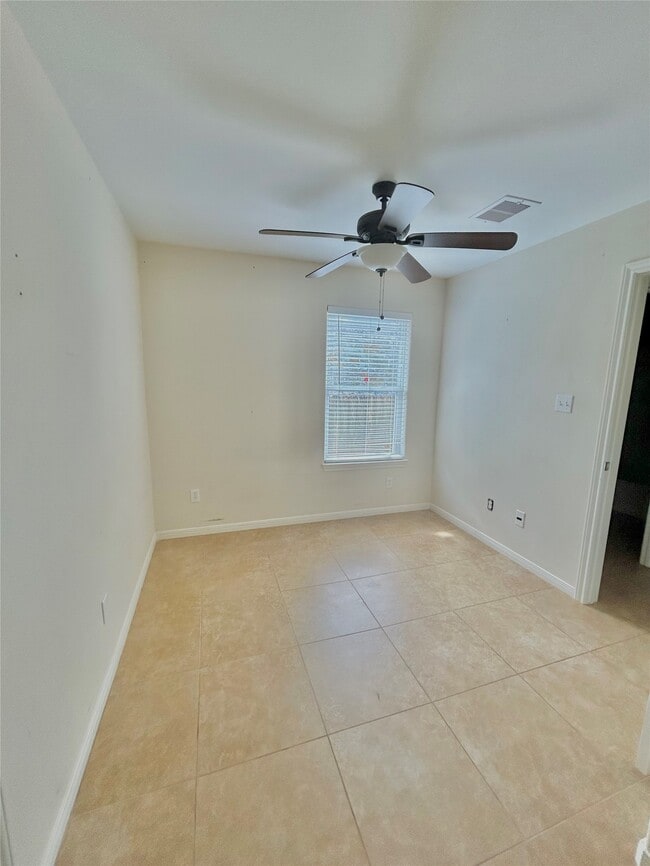 Photo - 3735 Putnam Dr