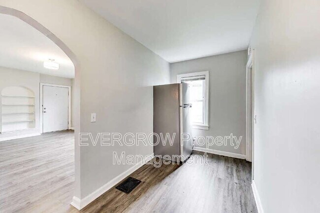 Photo - 1510 N Gladstone Ave