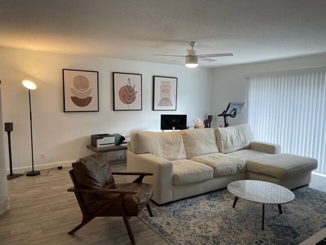 Photo - !SPECIAL OFFER! 3 bed/2 bath in downtown Fort Lauderdale Unit 1