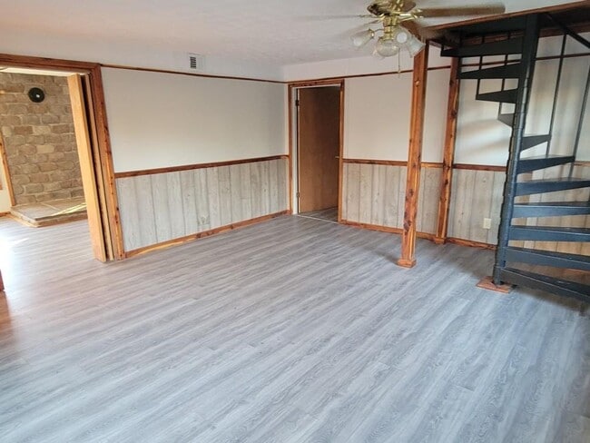 Photo - FOR LEASE - 3 Bed, 2 Bath, SINGLE-FAMILY HOME ON 5 ACRES IN LEBANON!