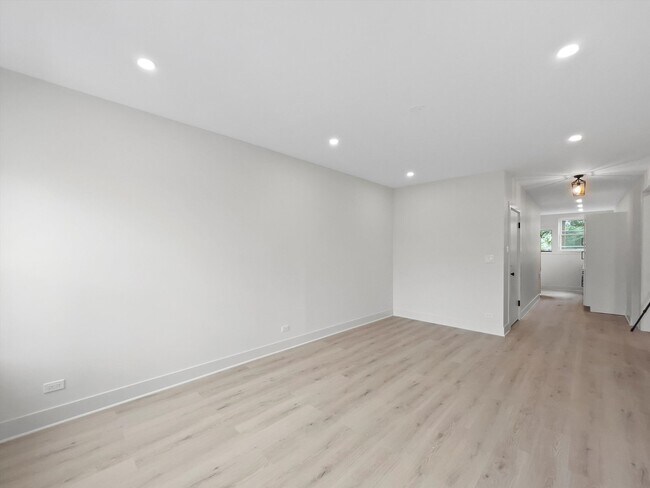 Photo - 6254 N Whipple St Unit 2