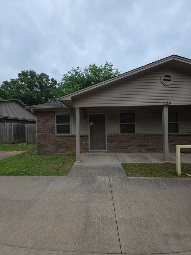 Building Photo - 224 E N St Unit 1