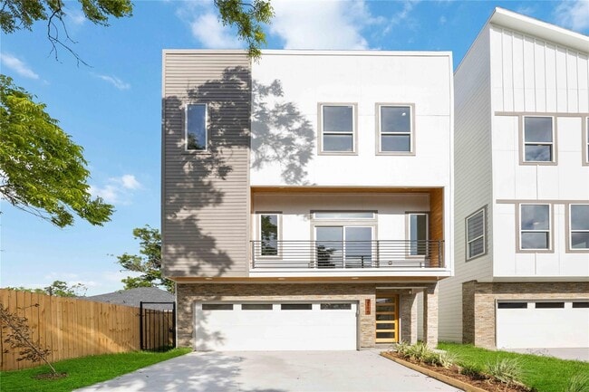 Building Photo - 2115 Dan St