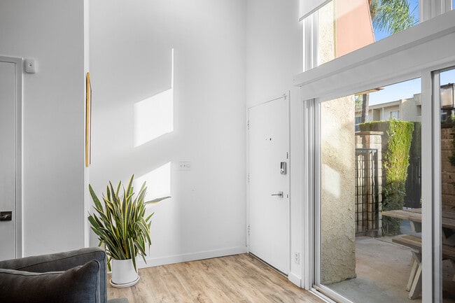 Photo - 5435 Yarmouth Ave