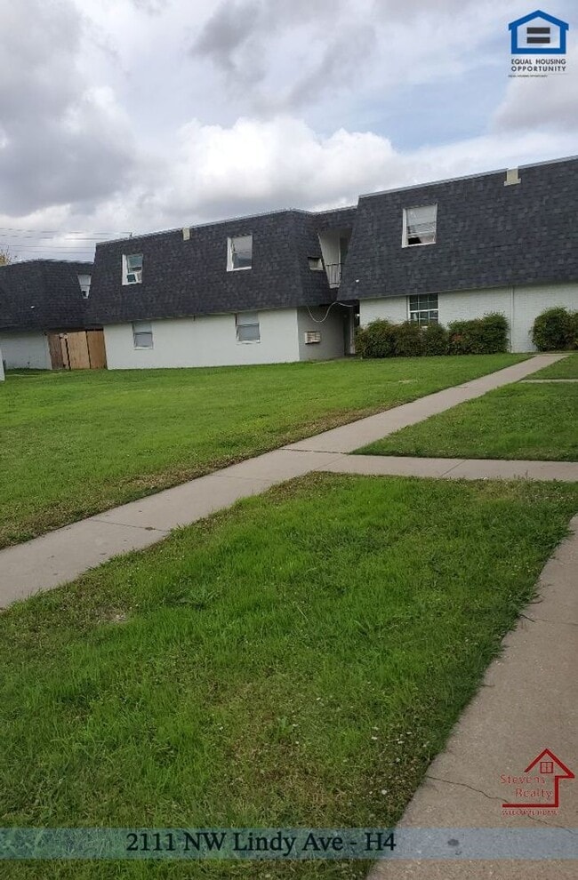 Photo - 2111 NW Lindy Ave