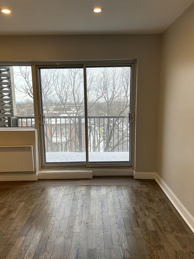 Photo - 3355 Bd Rosemont Unit 9