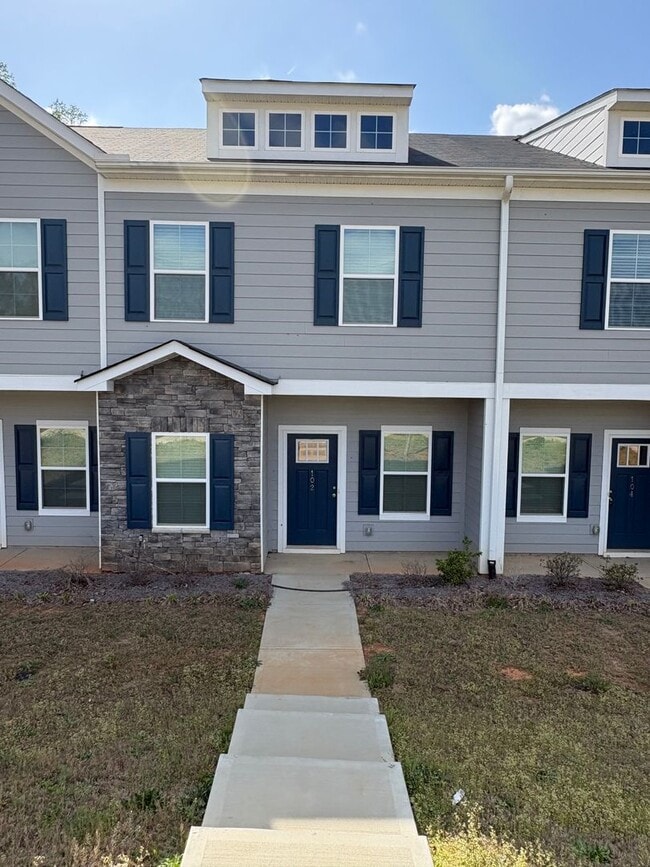 Building Photo - Brand New Townhome | 3 BR/2.5BA | 1-Car Garage | Near Downtown Mooresville