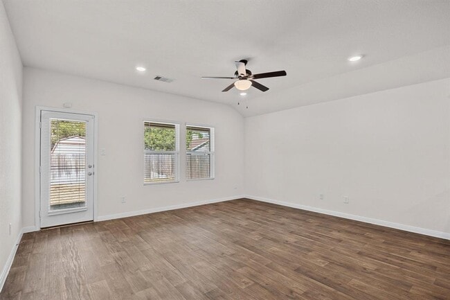 Photo - 1331 Camden Ln