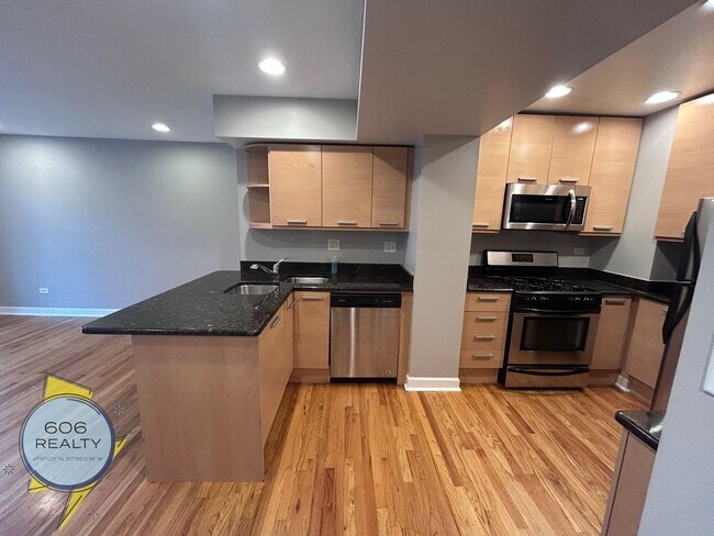 Photo - 6954 N Greenview Ave Unit 303
