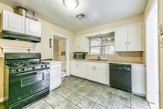 Photo - 4710 Wedgewood Dr