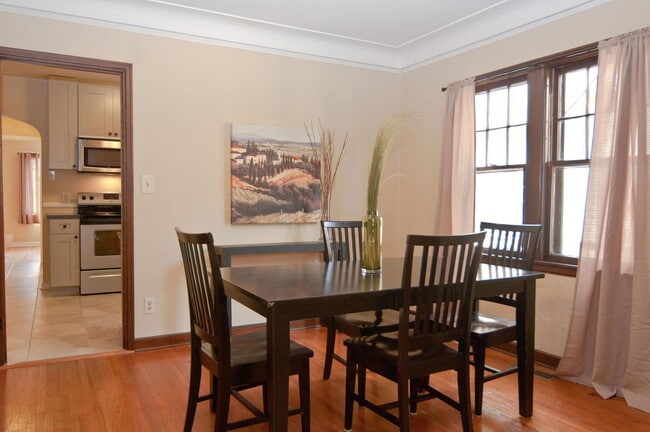 Photo - Spacious 3-Bedroom Duplex with Garage and 2 bathrooms in Minneapolis! Unit B