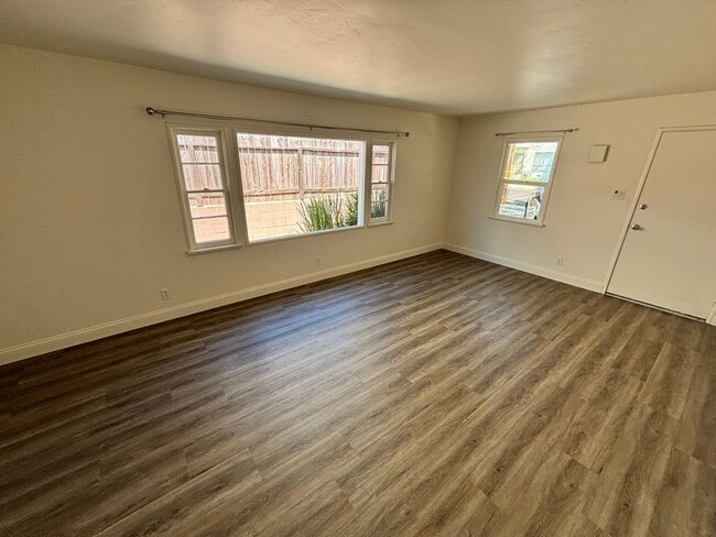 Photo - 2014 Ruhland Ave Unit Front