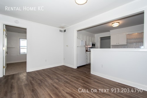 Photo - 8033 Robinson-