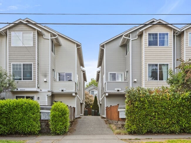 Building Photo - 3Bd Townhome in North Seattle