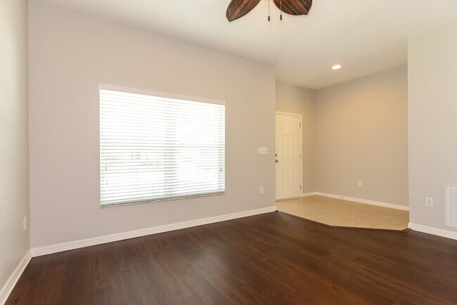 Photo - 5723 white Trillium Loop