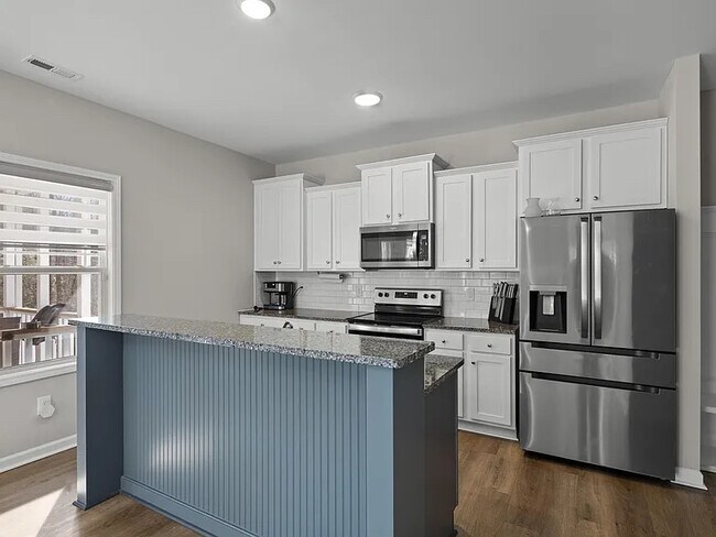 Photo - Room in House on Bounty Cir