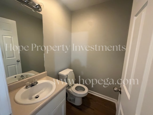 Photo - 5 E Newnan Rd