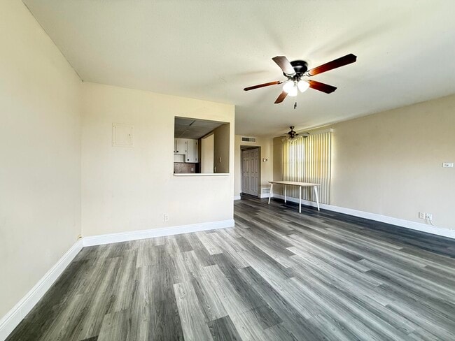 Photo - 323 Tuscany F