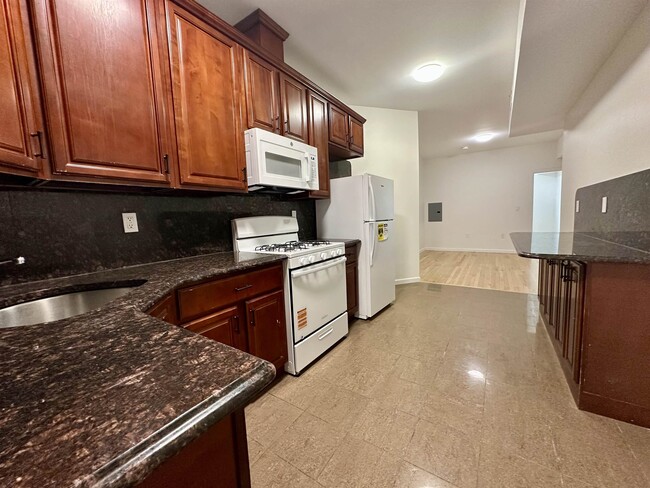 Building Photo - 3521 John F. Kennedy Blvd Unit 2R