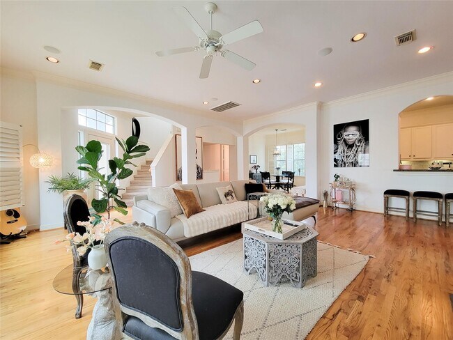 Photo - 1421 Bremond St