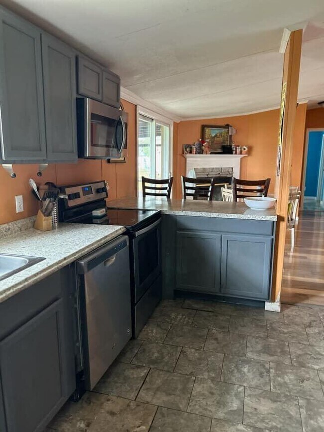 732 Paradise Island Dr House House Rental in Defuniak Springs, FL