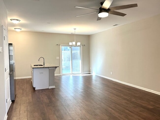 Photo - STYLISH & MODERN TOWNHOME IN HARBISON GROVE