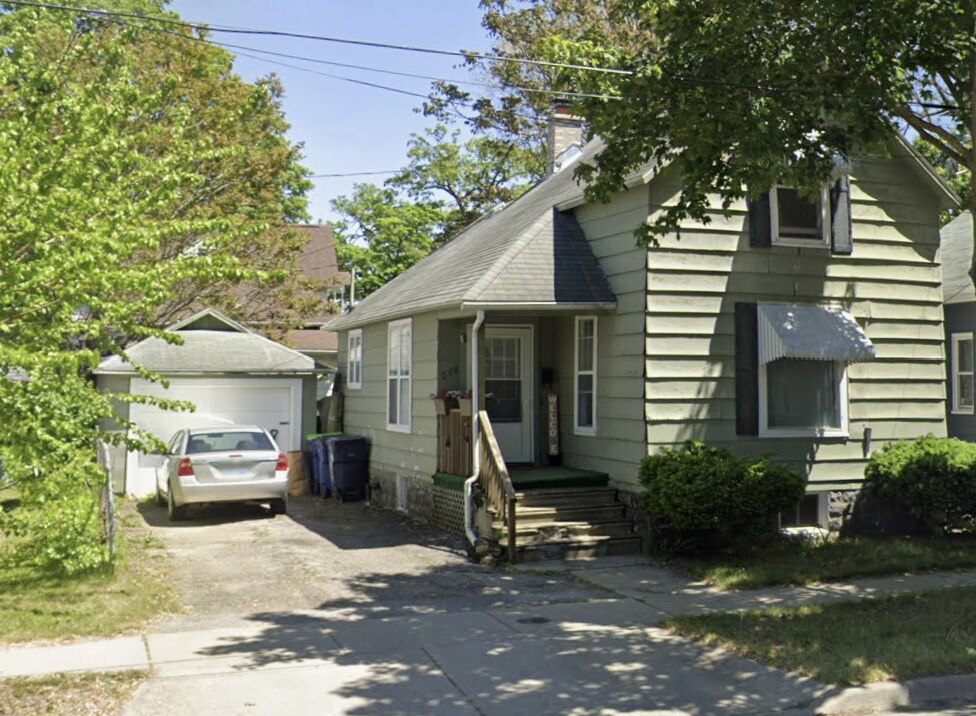 Photo - 608 N Henry St