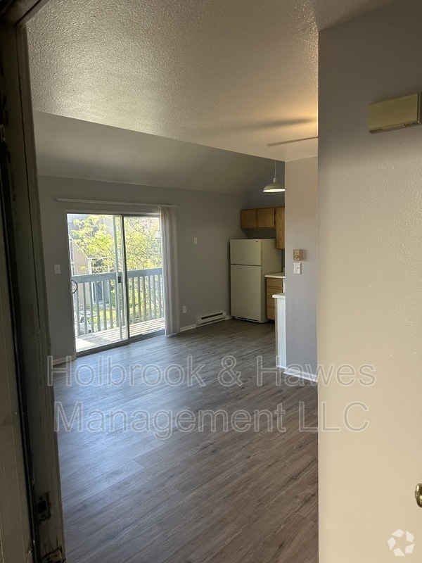 Building Photo - 4531 Boardwalk Dr Rental
