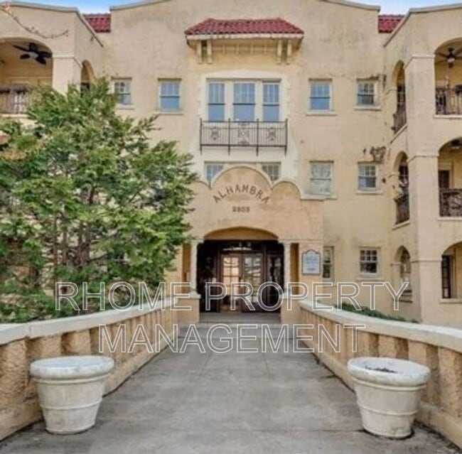 Building Photo - 2855 Peachtree Rd NE Unit 106