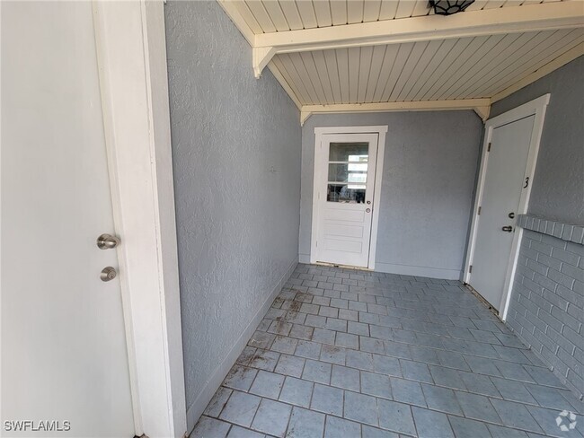 Building Photo - 4730 SW 2nd Ave Rental
