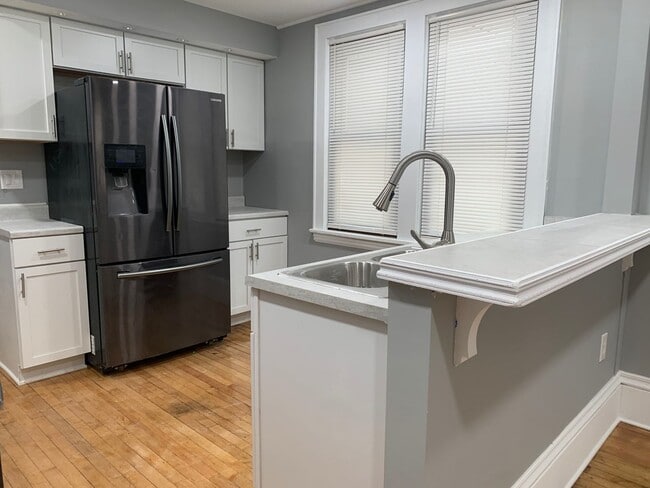 Photo - Amazing 4 Bedroom 2 Bathroom Home in Minneapolis!