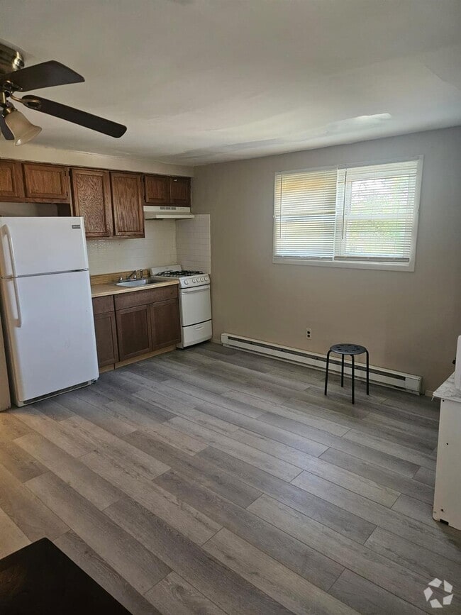 Building Photo - 228 N Erie Ave Rental