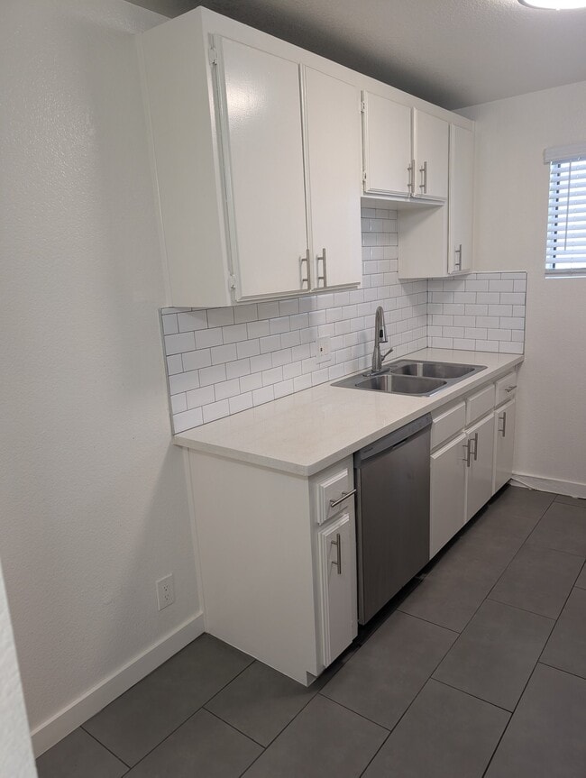 Photo - 7014 Lanewood Ave Unidad 16