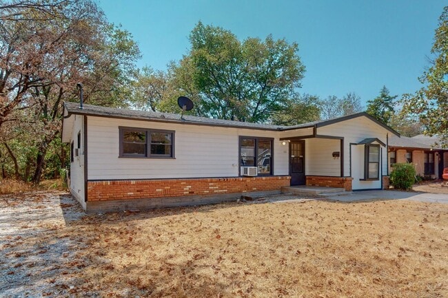 Photo - Charming 3-Bed/1 Bath Home with Private Backyard for Lease