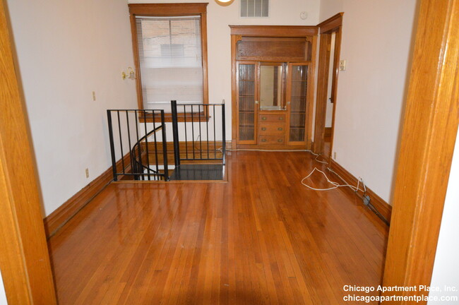 Photo - 3906 N Greenview Ave Condo Unit 1