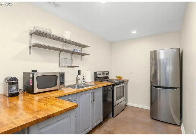 Photo - 405 NE 53rd Ave Unit 405 NE 53rd Ave, Portland, OR 97213